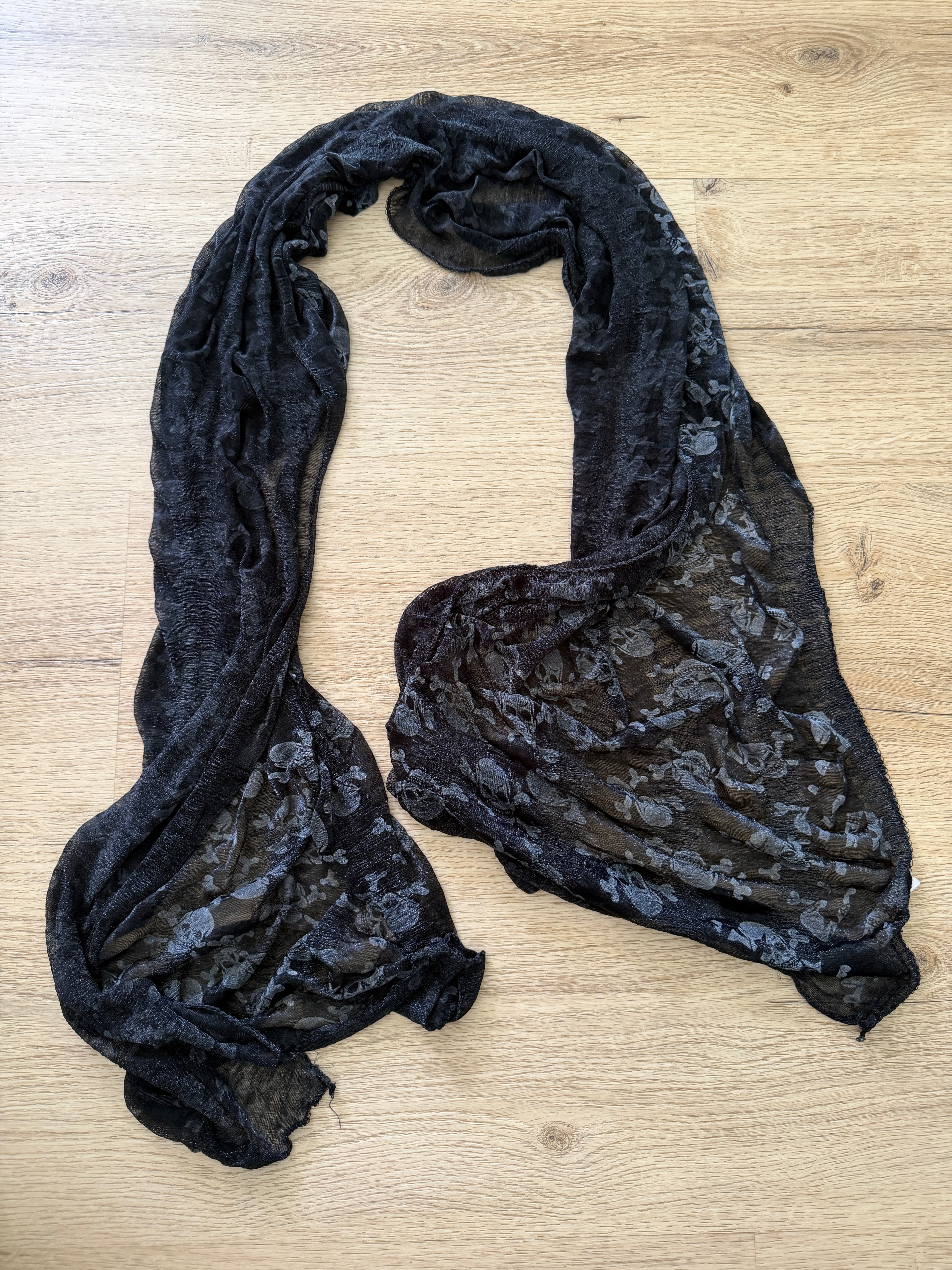 Mutant Shiny Skull Scarf