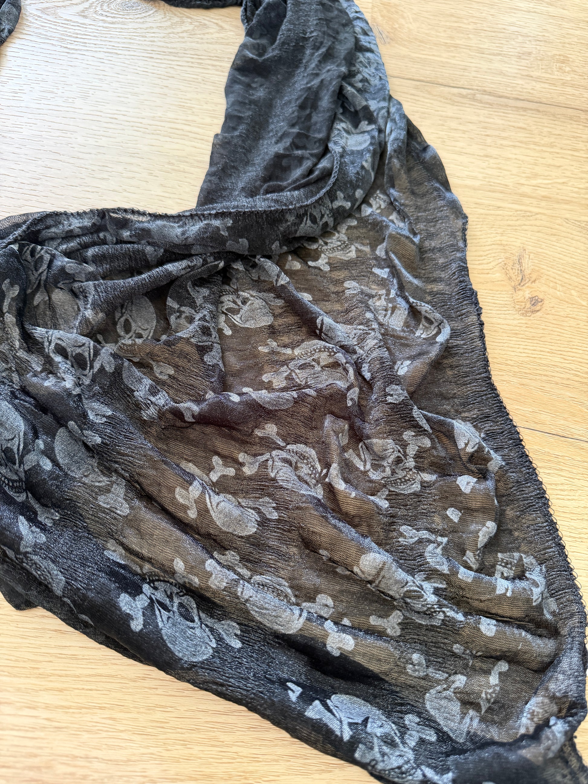 Mutant Shiny Skull Scarf