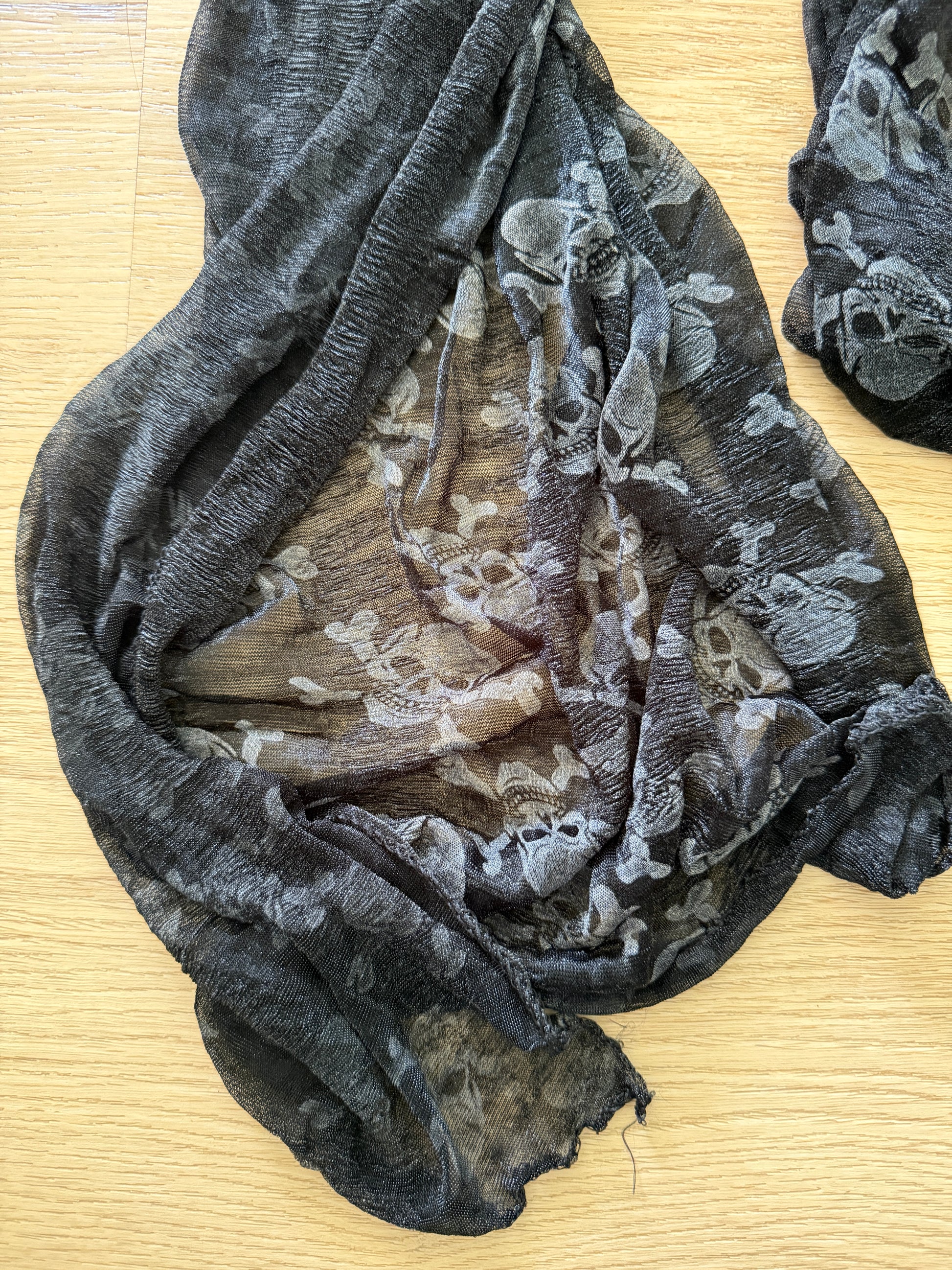 Mutant Shiny Skull Scarf