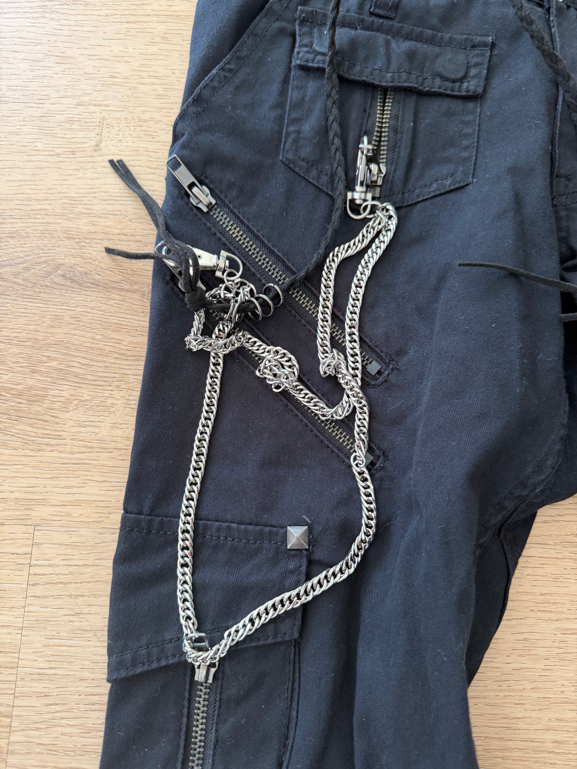 Midas 00‘s „4 x Laces“ Chained Flared Pants