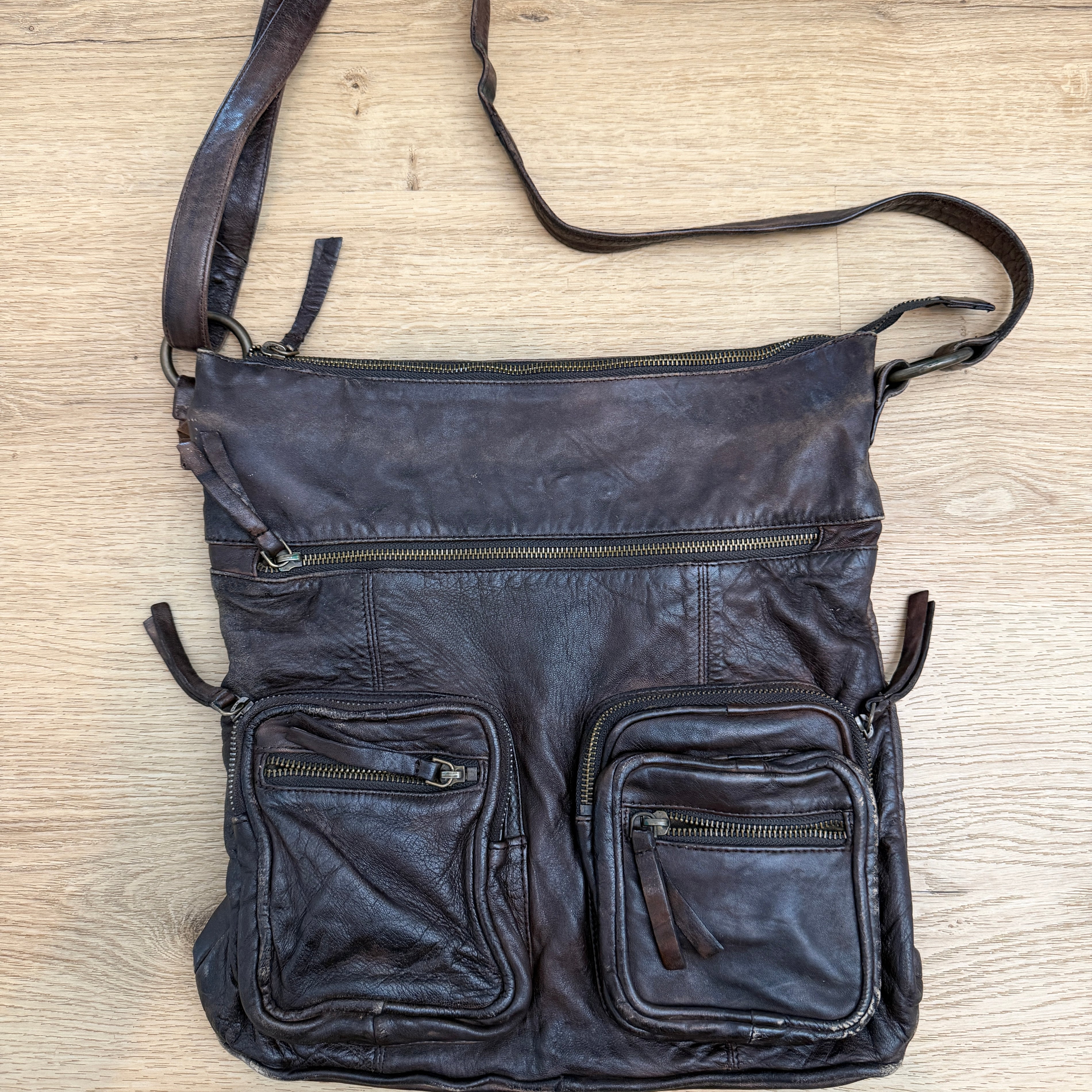Quadra Leather Slingbag