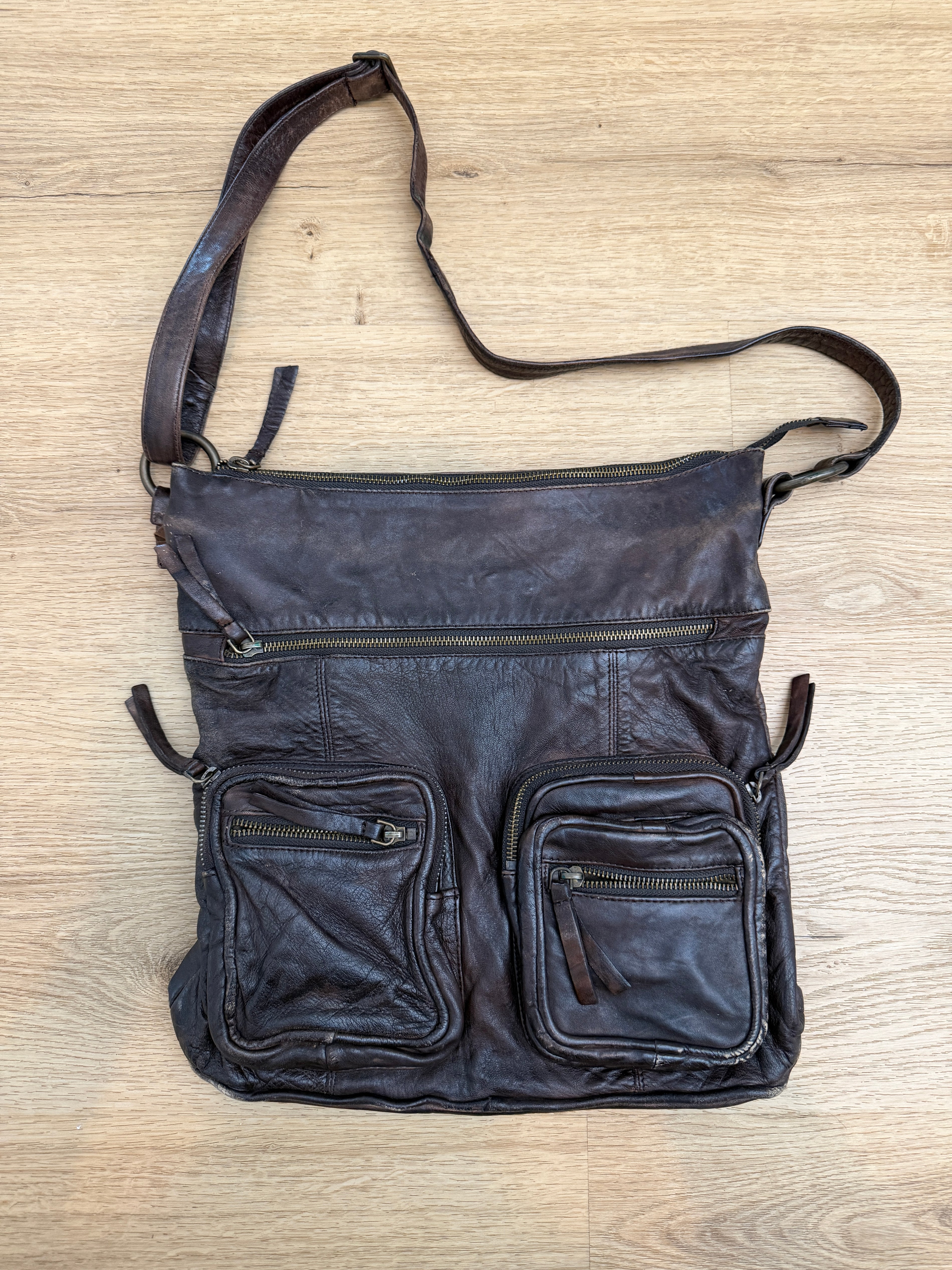 Quadra Leather Slingbag