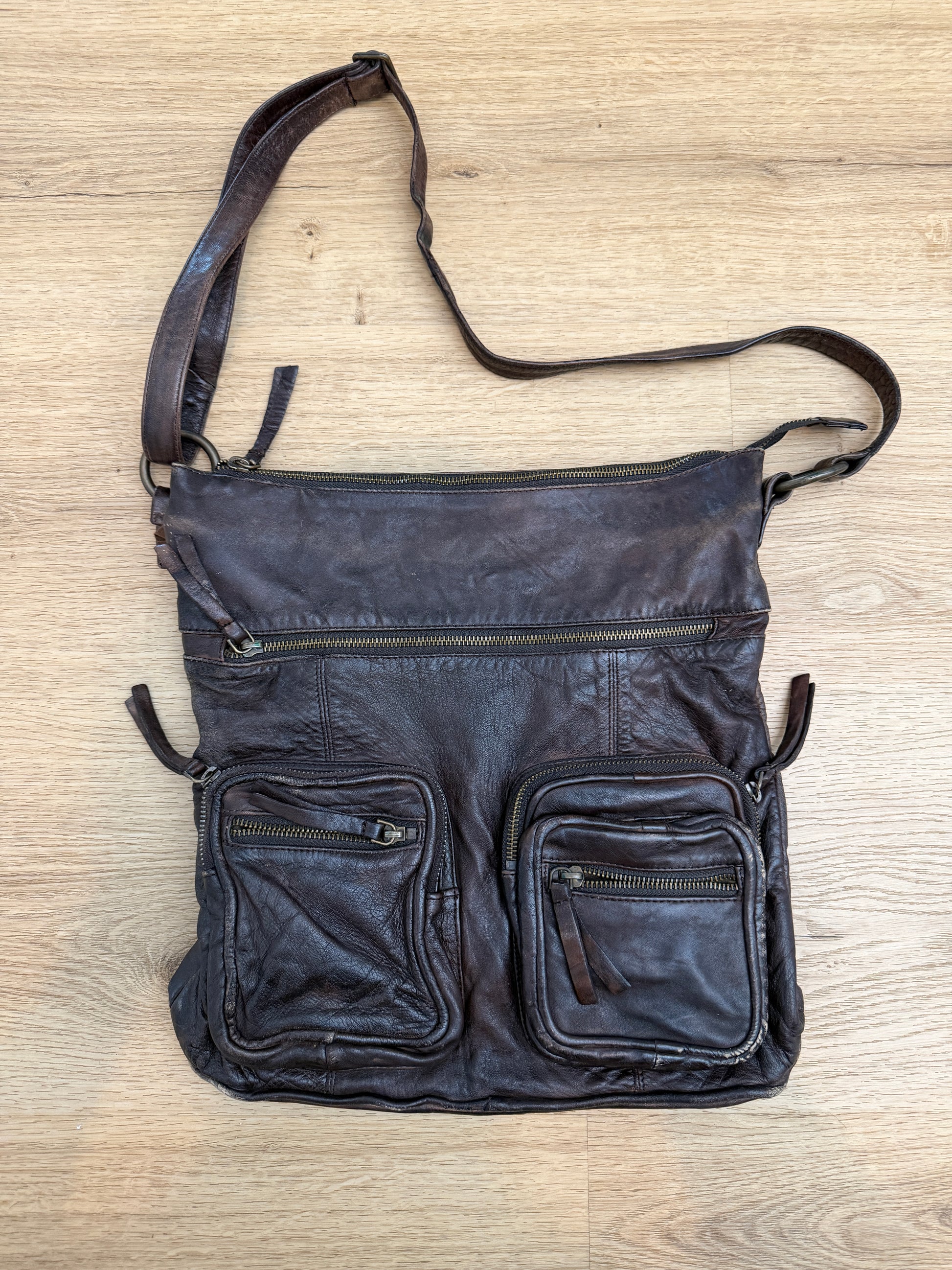 Quadra Leather Slingbag