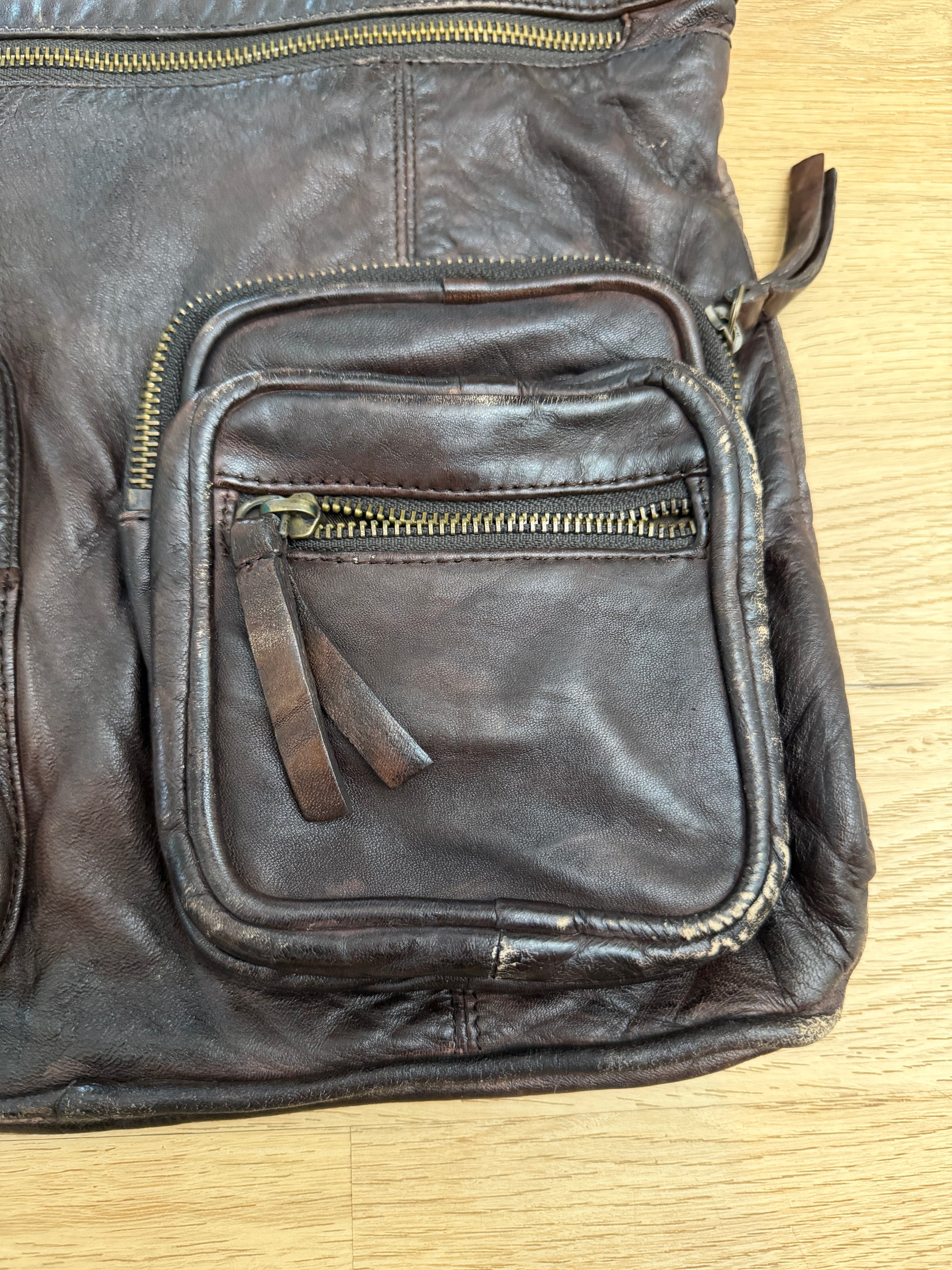 Quadra Leather Slingbag