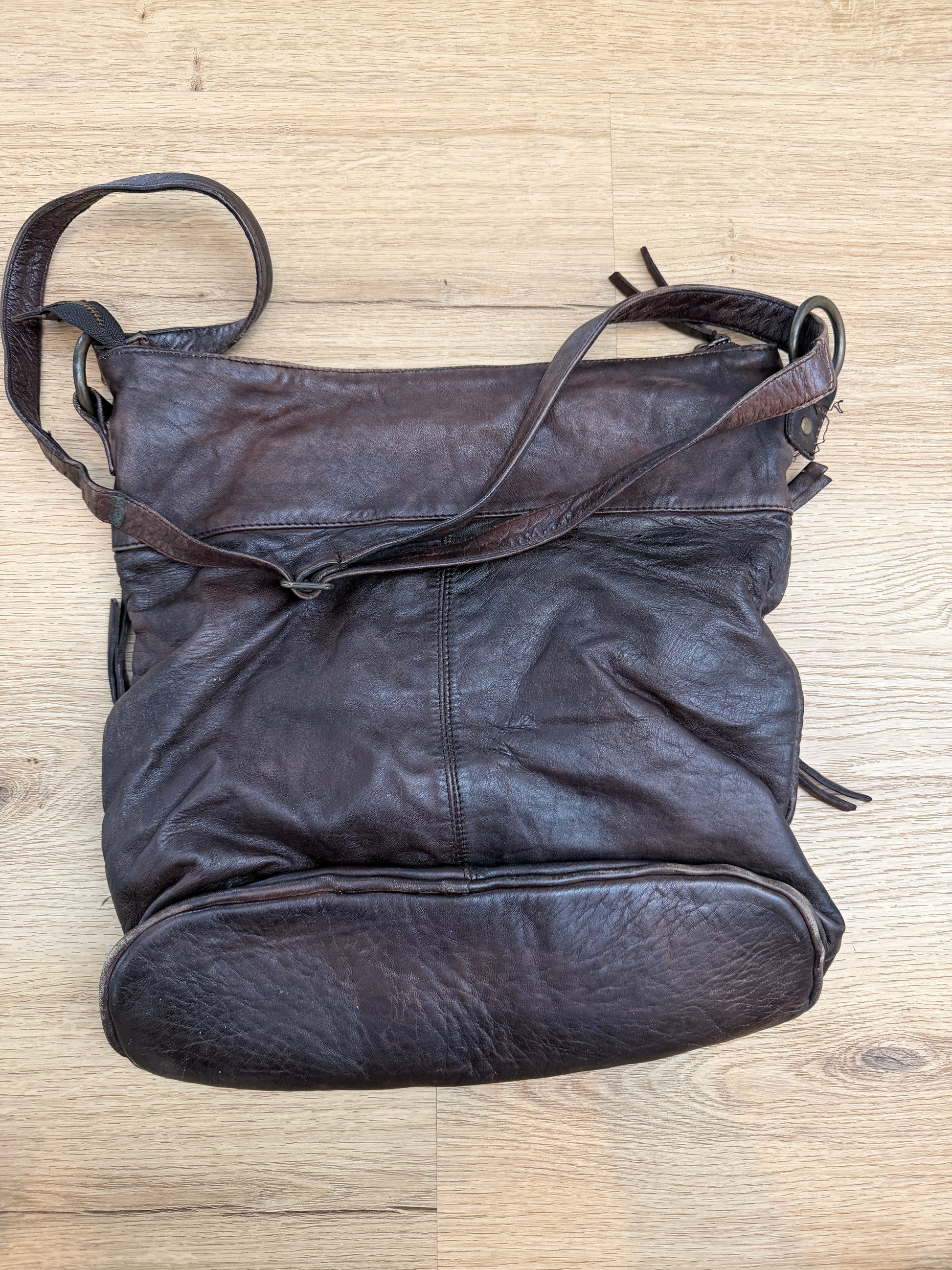 Quadra Leather Slingbag