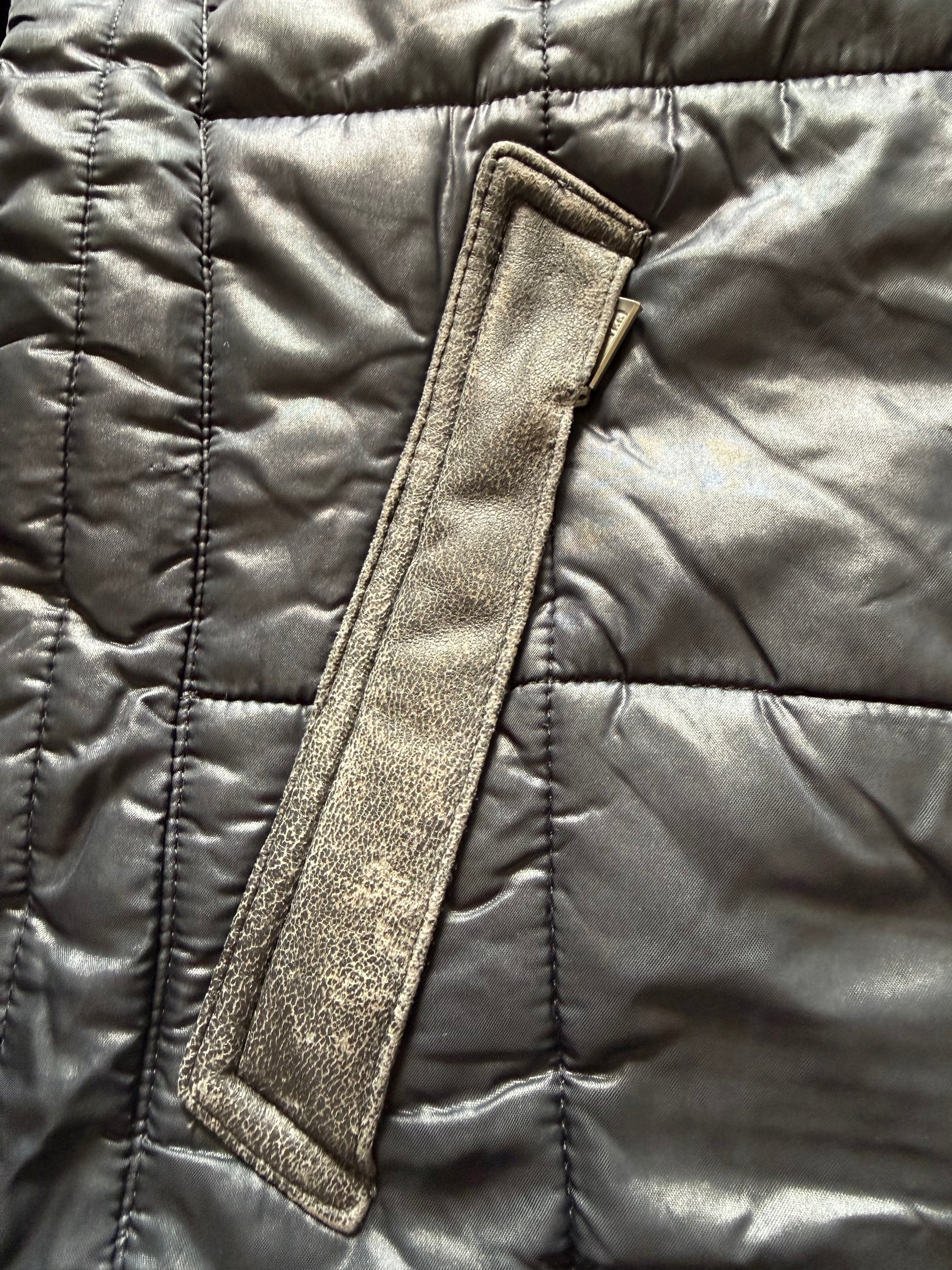 Tornado Mart Leather strap details puffer