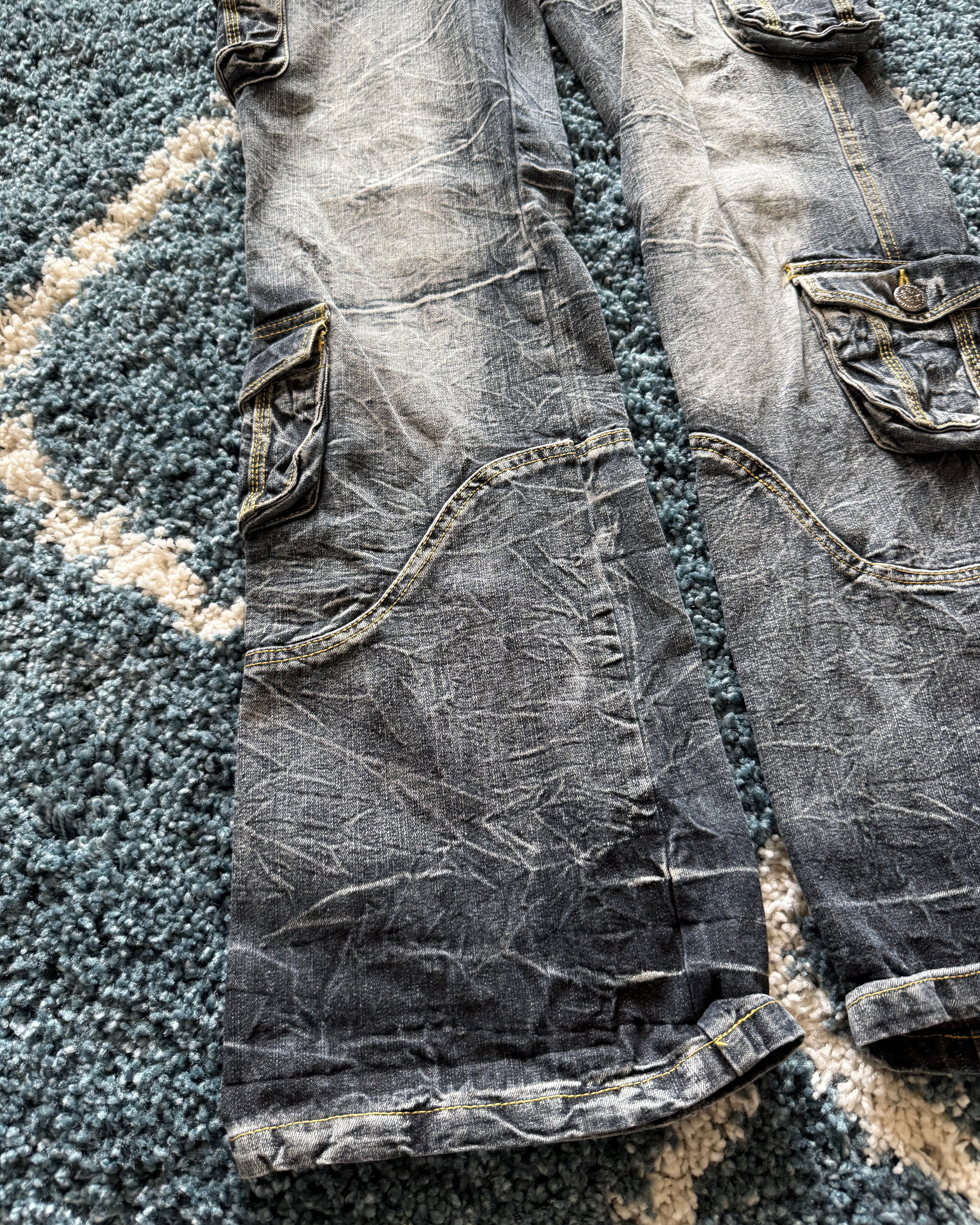 Lowbox flared multi cargo pants