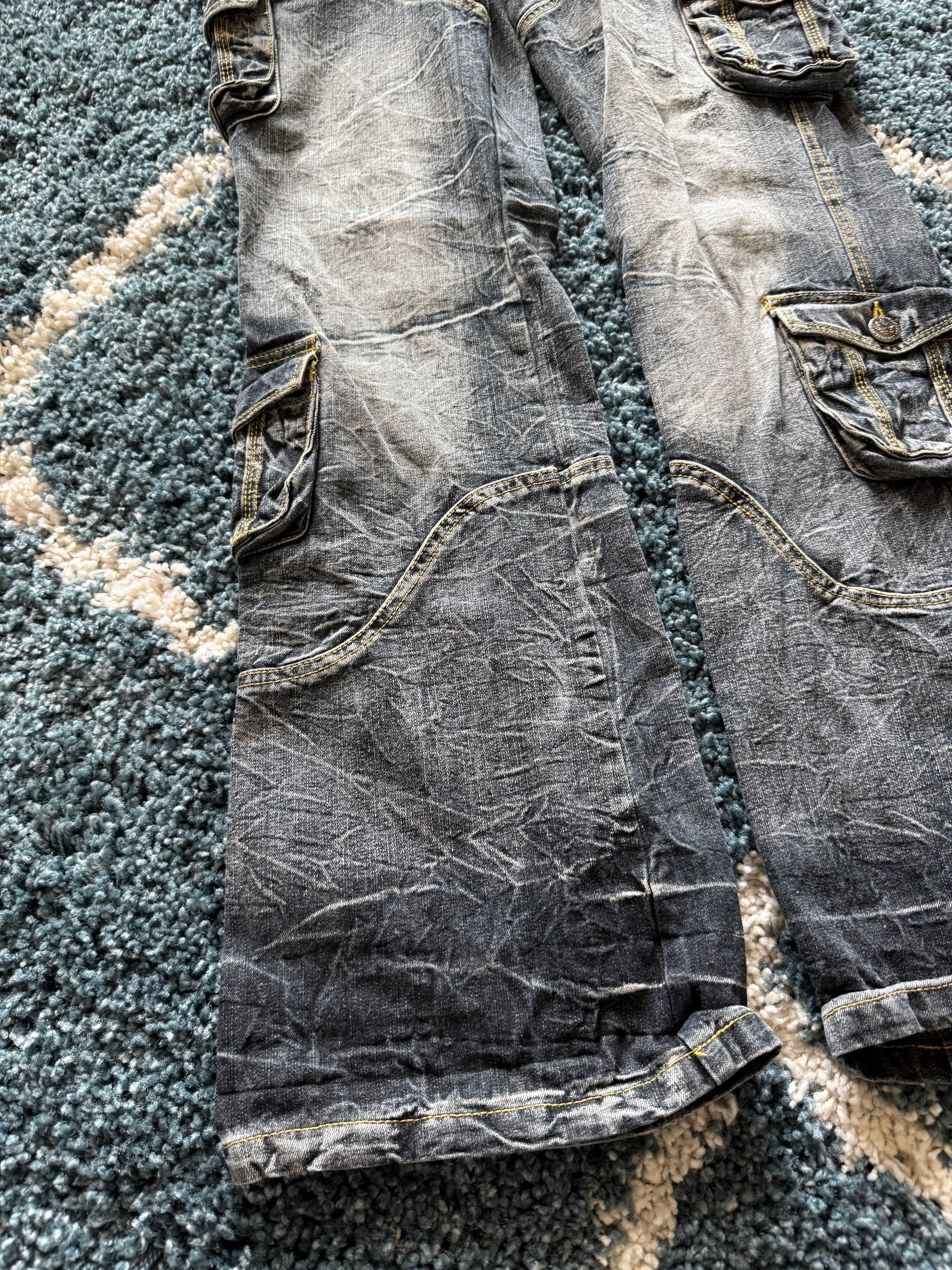 Lowbox flared multi cargo pants