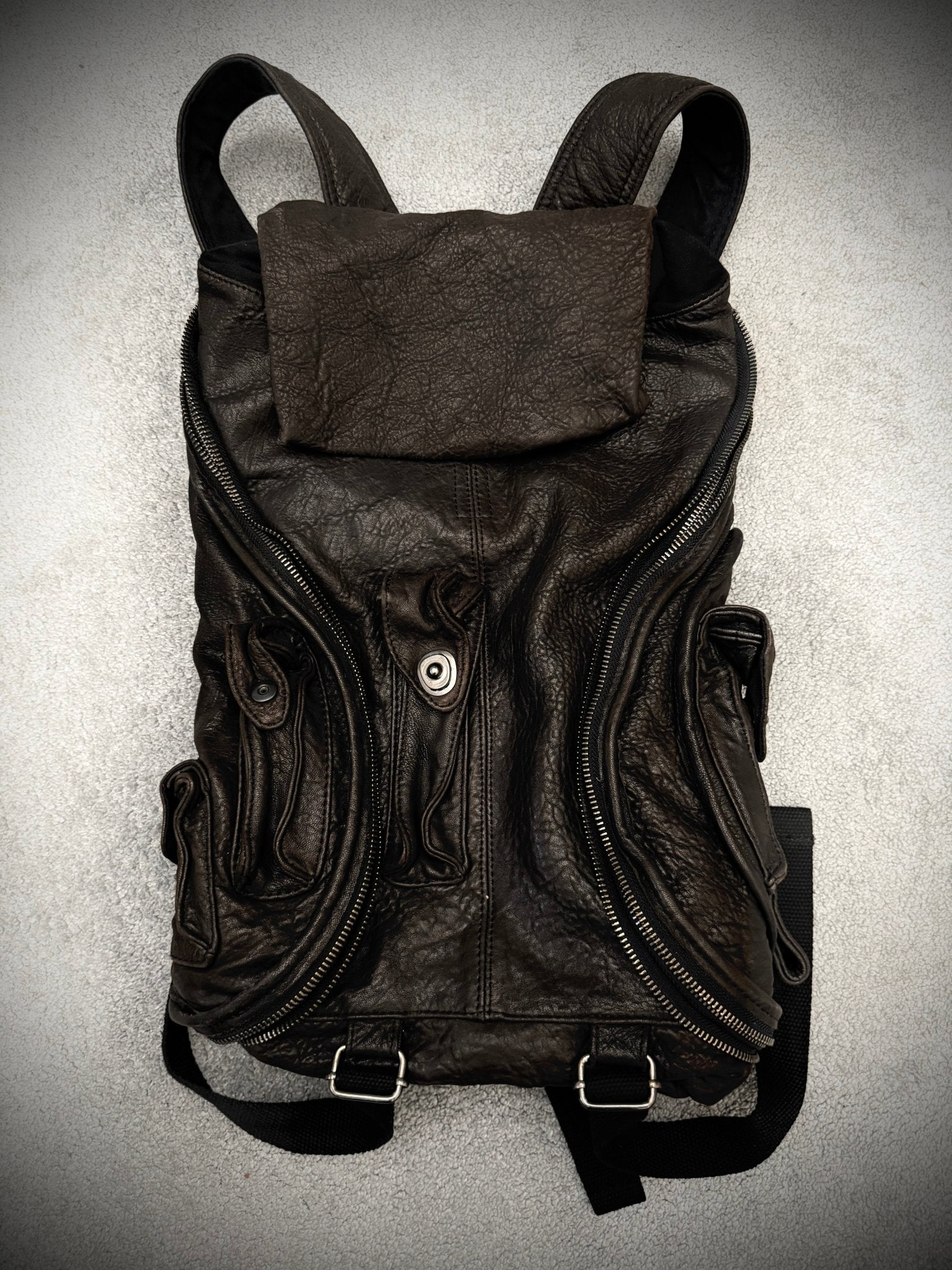 Johnny Wolf Gas Mask multi zip rucksack - wintexarchive