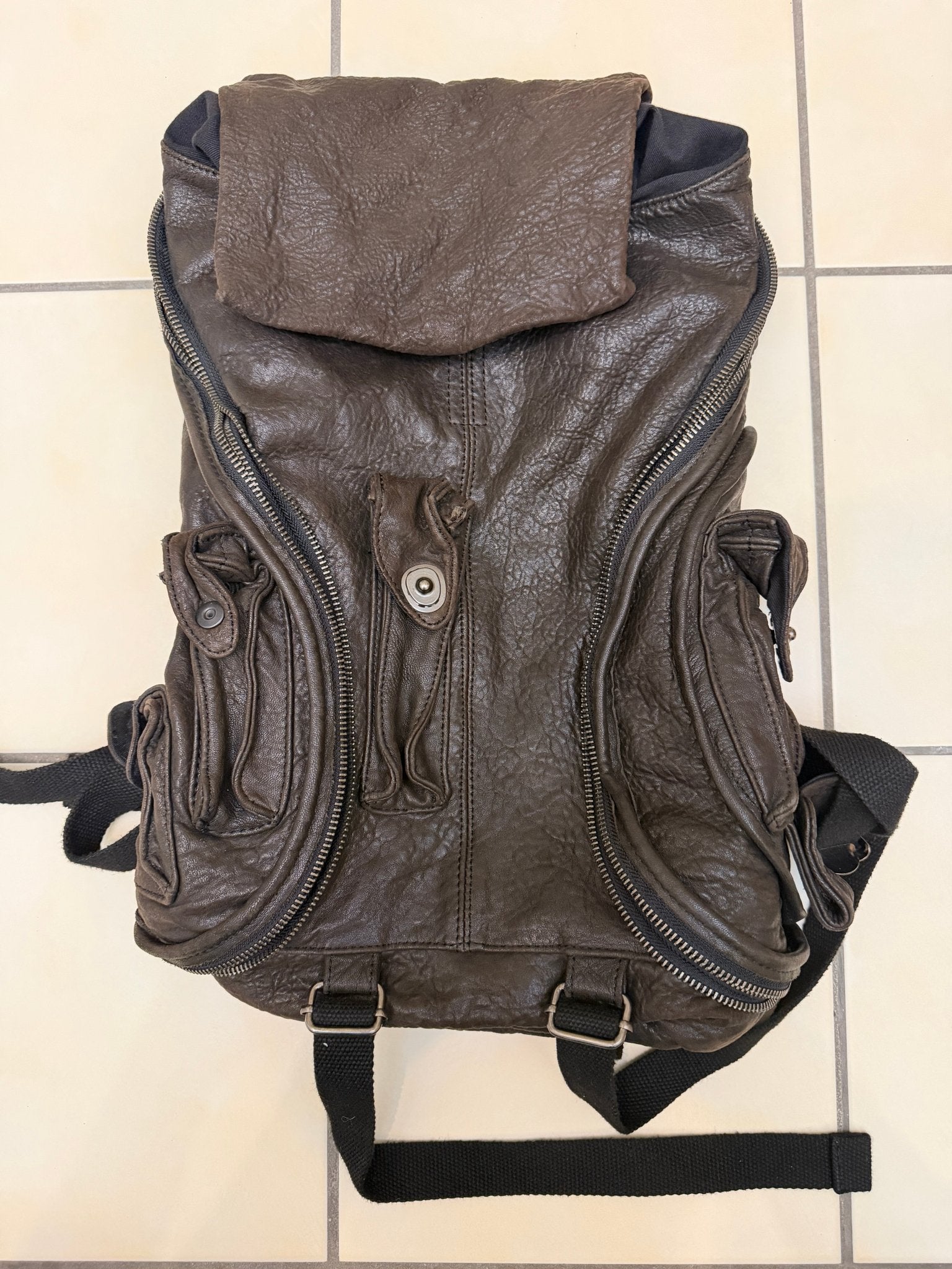 Johnny Wolf Gas Mask Rucksack - wintexarchive