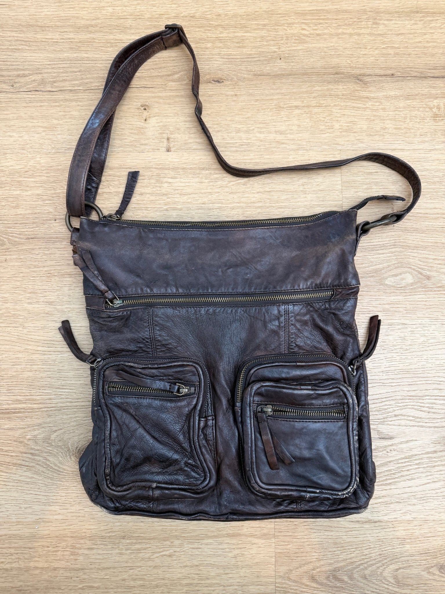 Quadra Leather Slingbag - wintexarchive