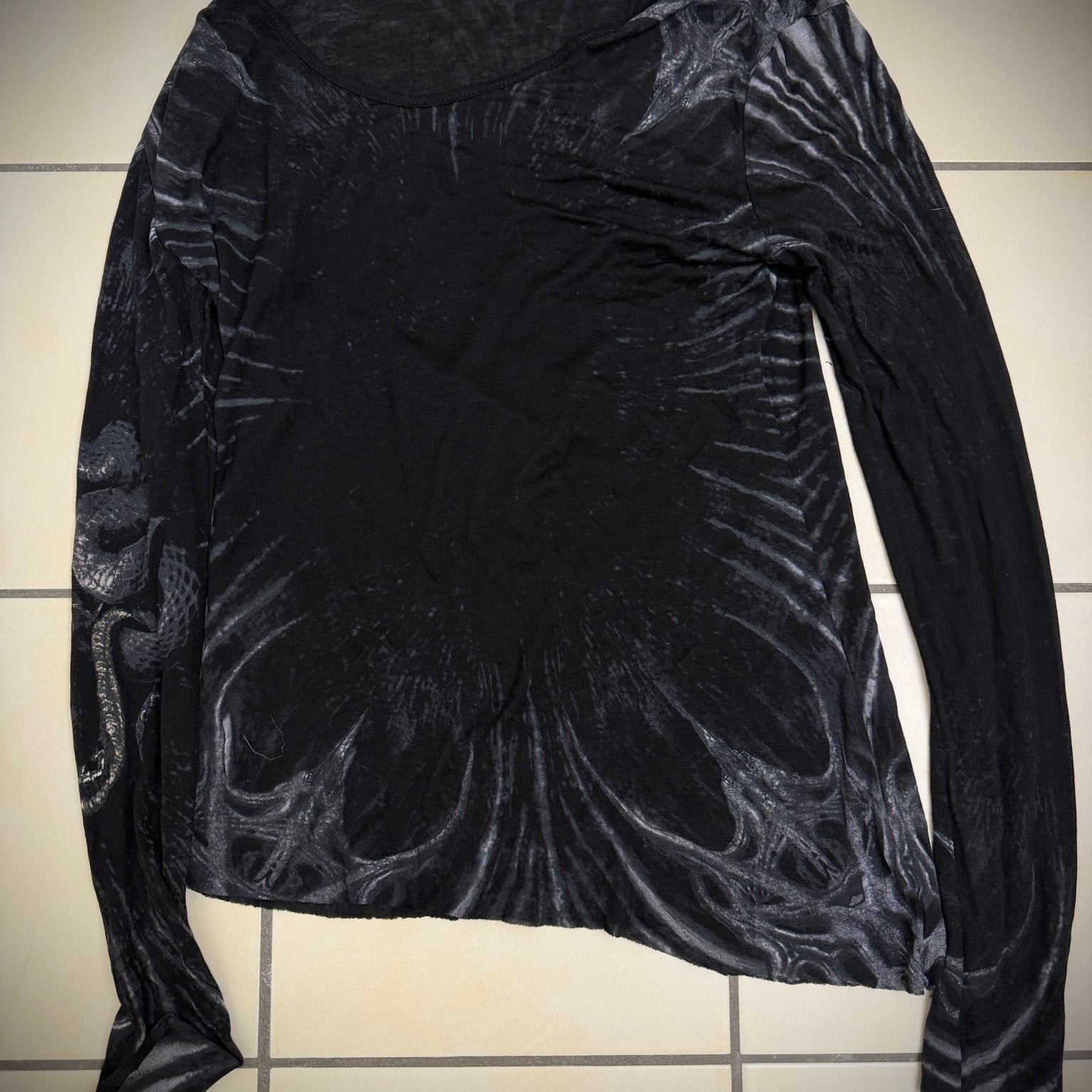 The Space Between Us Snake Longsleeve - wintexarchive