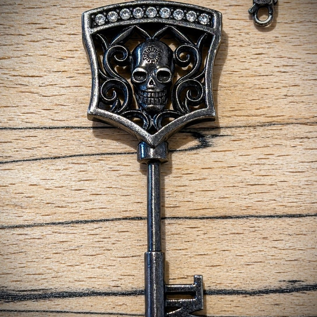 Tornado Mart Last Chapter Necklace - wintexarchive