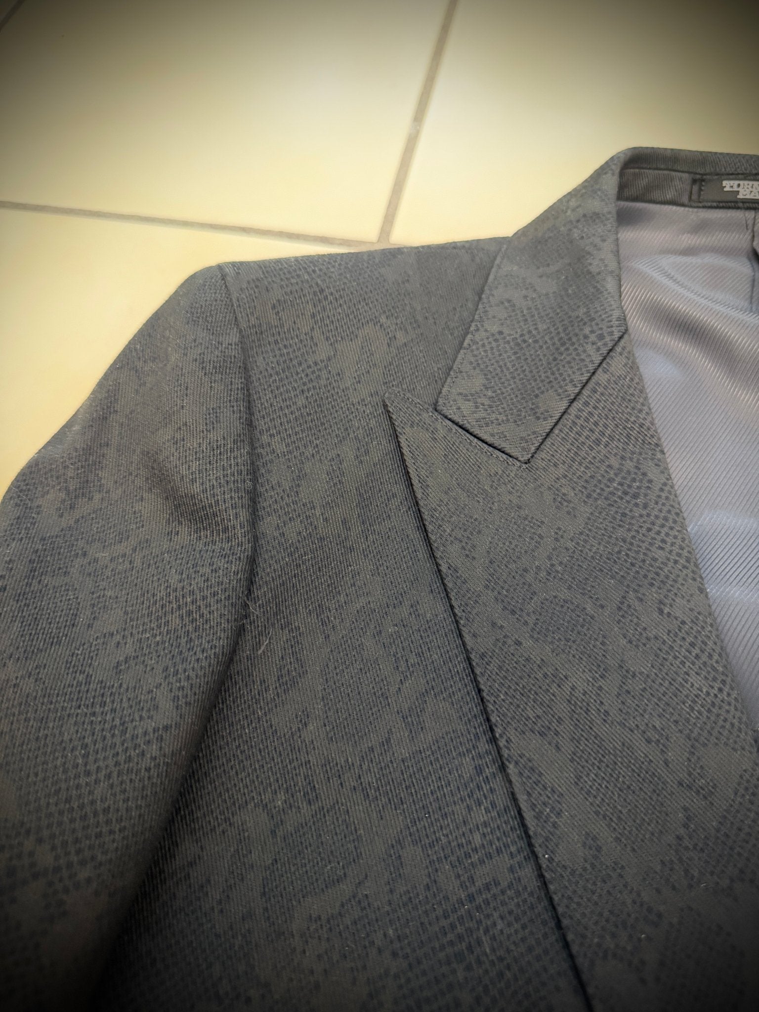 Tornado Mart Python Coating Padded Shoulders Blazer - wintexarchive